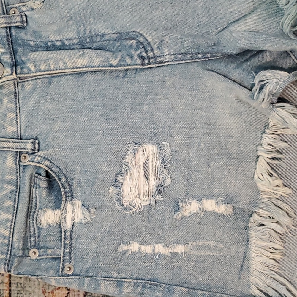 FOREVER 21 DENIM FRAY SHORTS - Picture 2 of 7